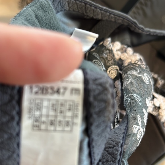 Sexy Simone Perele plunge bra. - Picture 6 of 6